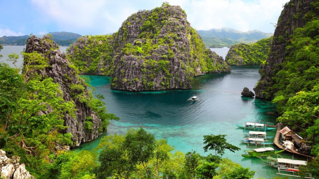 The World's 10 Most Stunning Islands